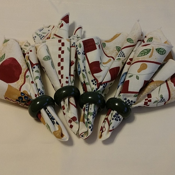 Napkins and Napkin Rings - Picture 6 of 7